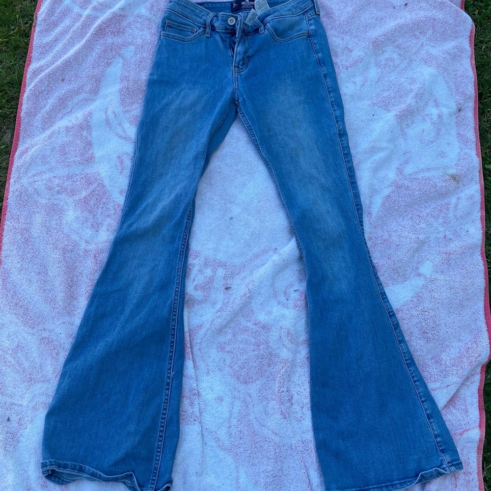 low rise light wash y2k flared hollister jeans